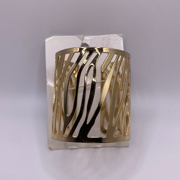 🎁 3 for $15. NWT!! H&M Yellow gold cuff bracelet - Picture 2 of 5